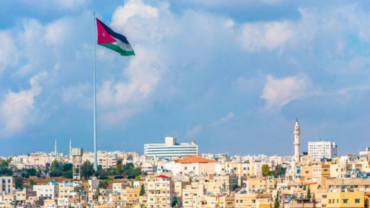 طقس بارد ومغبر.. تقلبات جوية تسيطر على درجات الحرارة خلال 72 ساعة